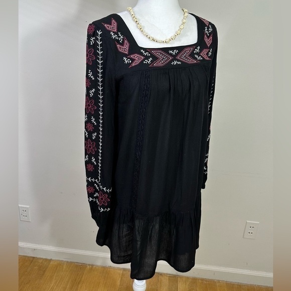 Xhilaration sz XSm dress-tunic boho style in black with a lovely trim sheer - Picture 7 of 13